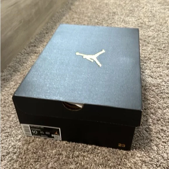Nike air Jordan 1 Mid size 10 Black/Fire red-white